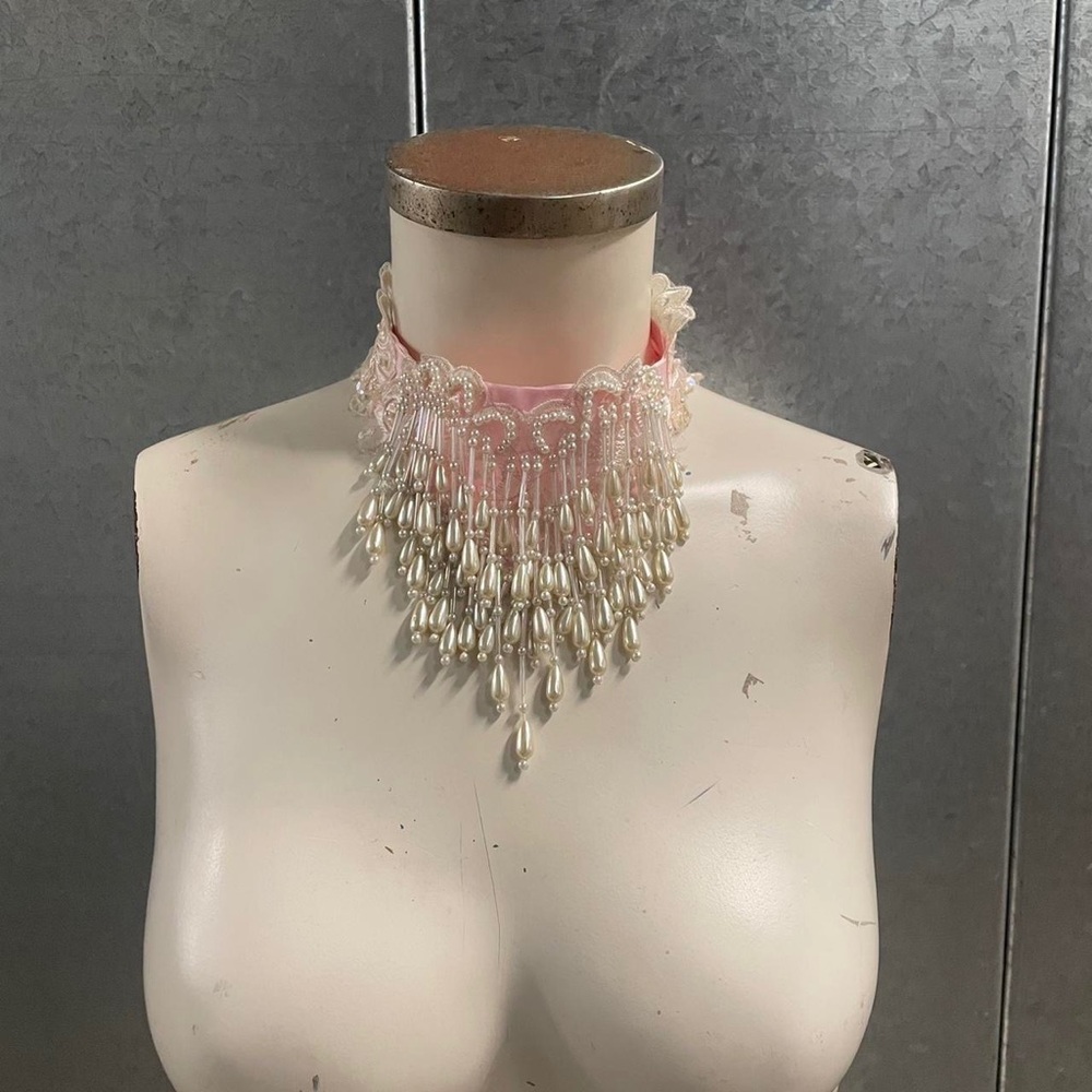 Elegant Pearl and Pink Choker Necklace